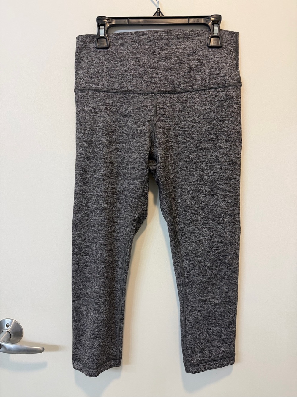 lululemon Women’s Speckled Charcoal Print Capri Leggings, Great Condition
